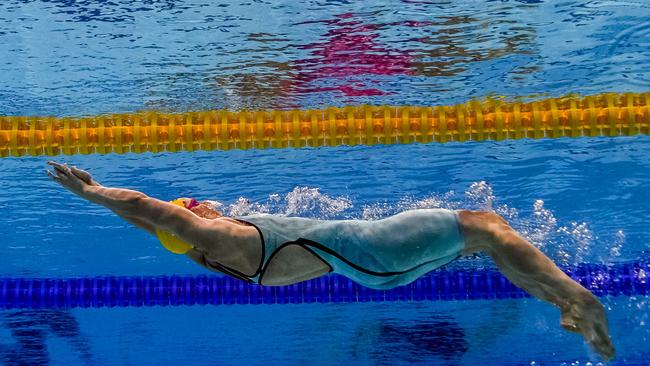 This picture taken with an underwater camera shows Australia's Emily Seebohm competing in the women's 200m backstroke semi-final during the swimming competition at the 2017 FINA World Championships in Budapest, on July 28, 2017. / AFP PHOTO / François-Xavier MARIT