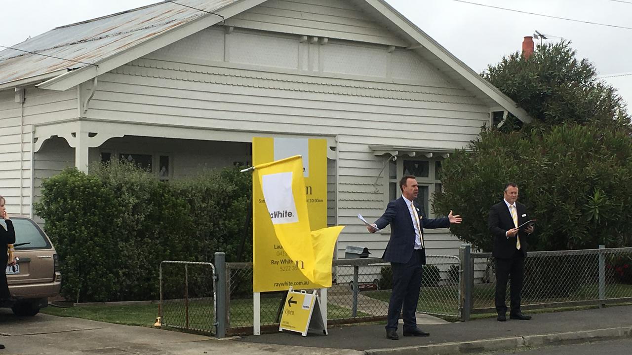 Ray White, Geelong agent Laurie McGovan auctions 45 Catherine St, Geelong West.