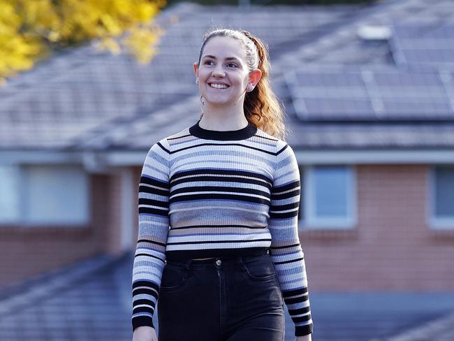 WEEKEND TELEGRAPH - 18/8/23MUST NOT PUBLISH BEFORE CLEARING WITH WEEKEND TELEGRAPHS PIC EDITOR-Alice Willsher (correct spelling) pictured at Carlingford today. Alice has bought an investment property in SA. Picture: Sam Ruttyn