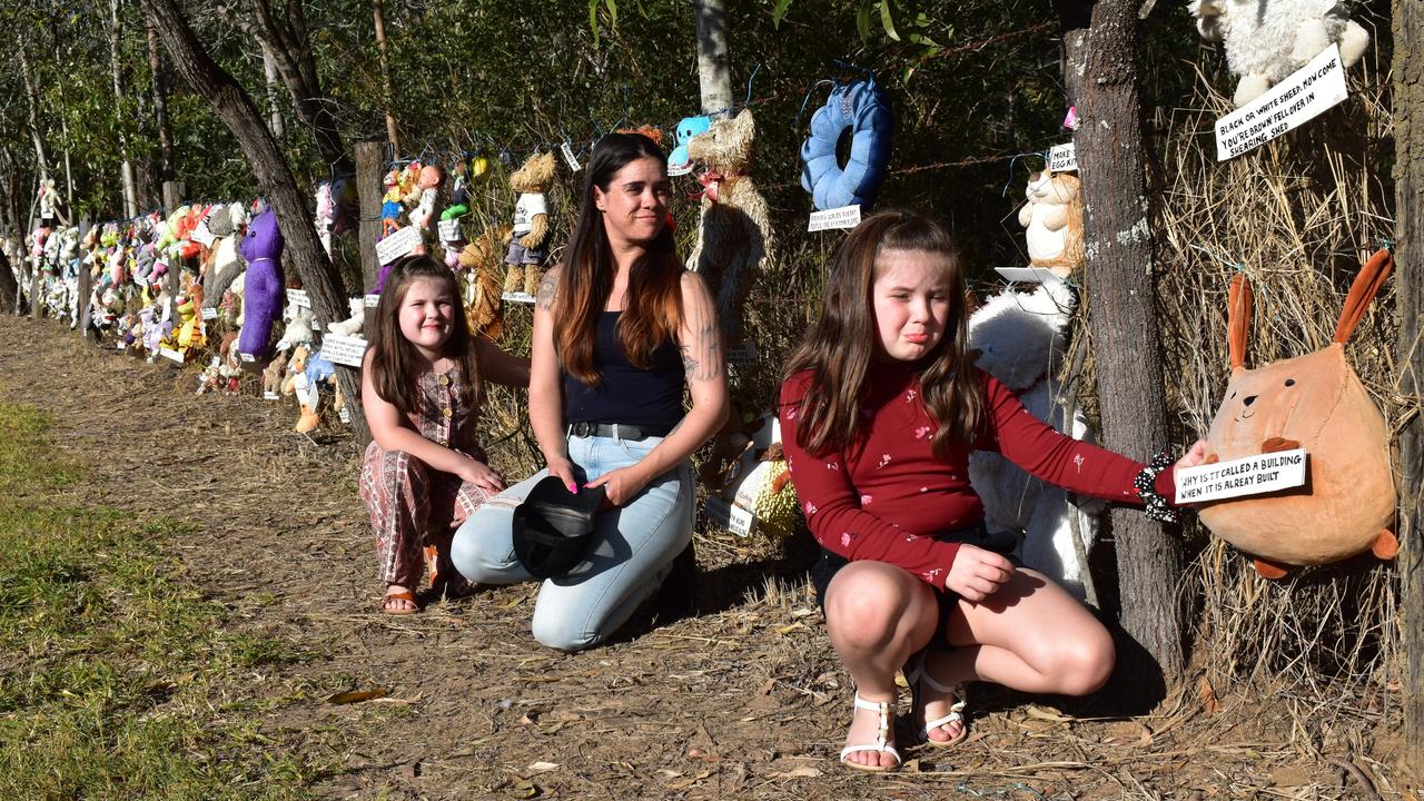 Faith Murray, Amee Craige, and McKenna Murray at 'Fluffy's fence' on Windle Rd, Brassall. Picture: Jessica Baker