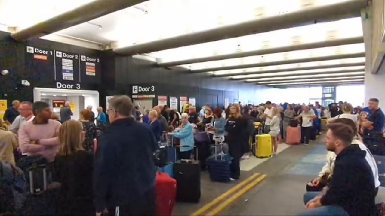 Crowds at Manchester airport. Picture: The_ChrisShaw/X