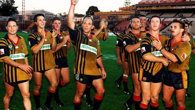 Members of South Queensland Crushers team wave goodbye to fans for last time during farewell lap of Suncorp Stadium in 1997.
