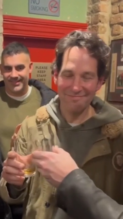 Paul Rudd Drinks at Irish Pub with locals and forgets to pay