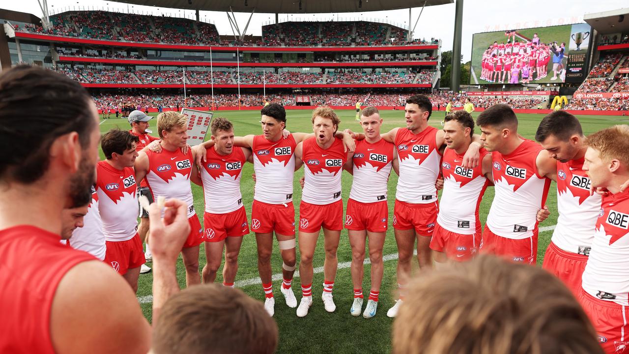 SYDNEY, AUSTRALIA – SEPTEMBER 07: Swans captain Callum Mills speaks to teammates in a huddle during the AFL First Qualifying Final match between Sydney Swans and Greater Western Sydney Giants at Sydney Cricket Ground, on September 07, 2024, in Sydney, Australia. (Photo by Matt King/AFL Photos/via Getty Images)