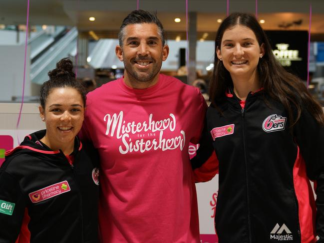 Anasta joined Sydney Sixers WBBL players Lauren Smith (left) and Stella Campbell to meet with fans and encourage people to donate.