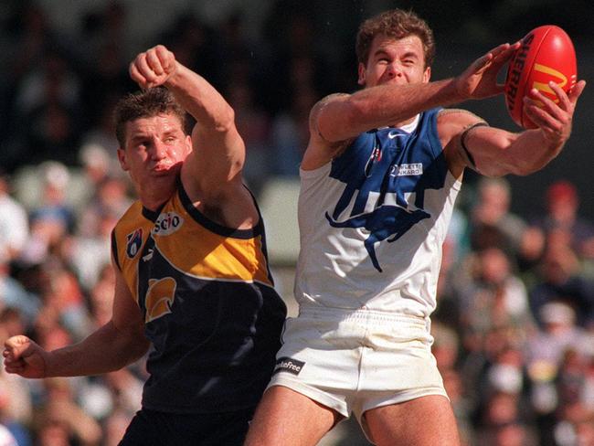 Glen Jakovich and Wayne Carey were the gold standard for footy’s epic one-v-one clashes.