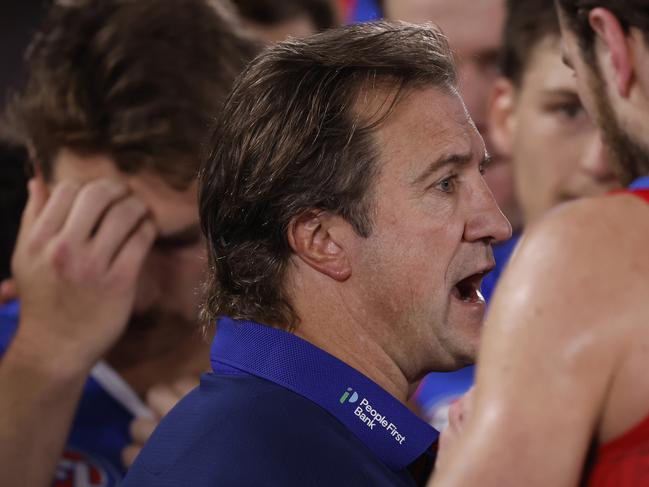 Luke Beveridge speaks to his charges during his side’s win over Carlton. Picture: Darrian Traynor/AFL Photos/via Getty Images.