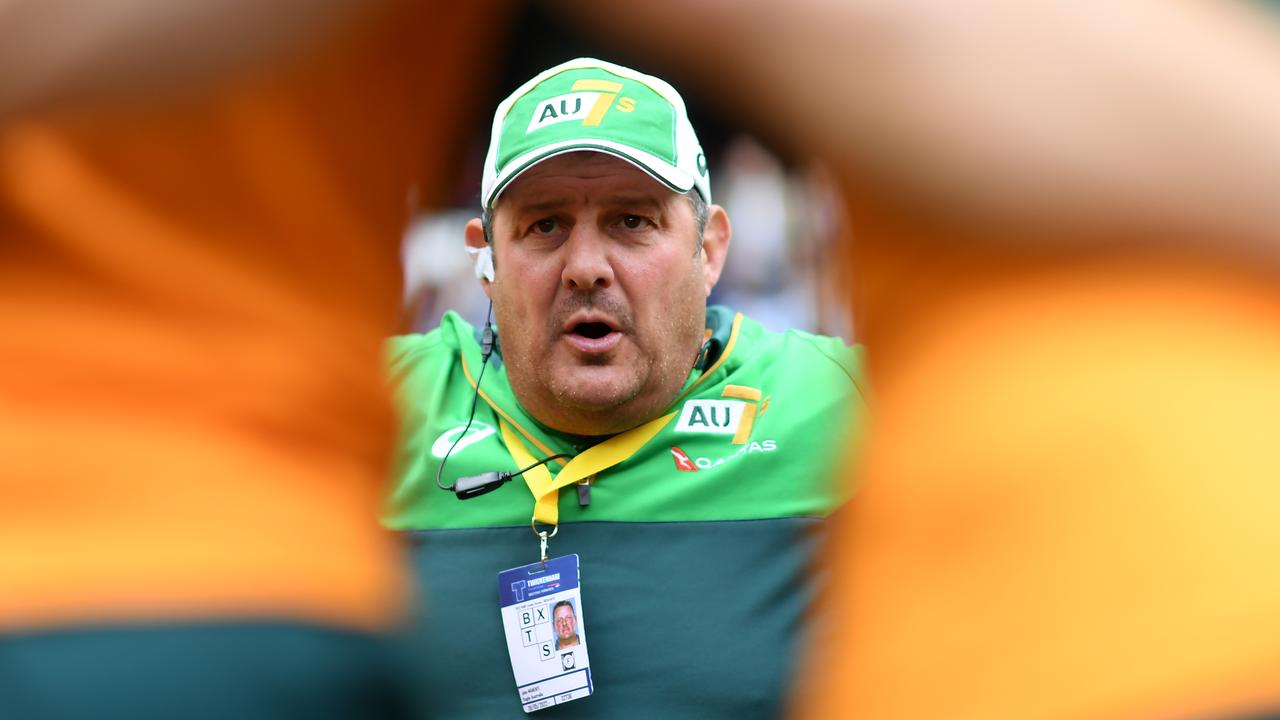 LONDON, ENGLAND - MAY 29: Australia Head Coach, John Manenti speaks to his team after the Cup Quarter-Final match between Australia and South Africa on day two of the HSBC London Sevens on May 29, 2022 in London, England. (Photo by Alex Davidson/Getty Images)