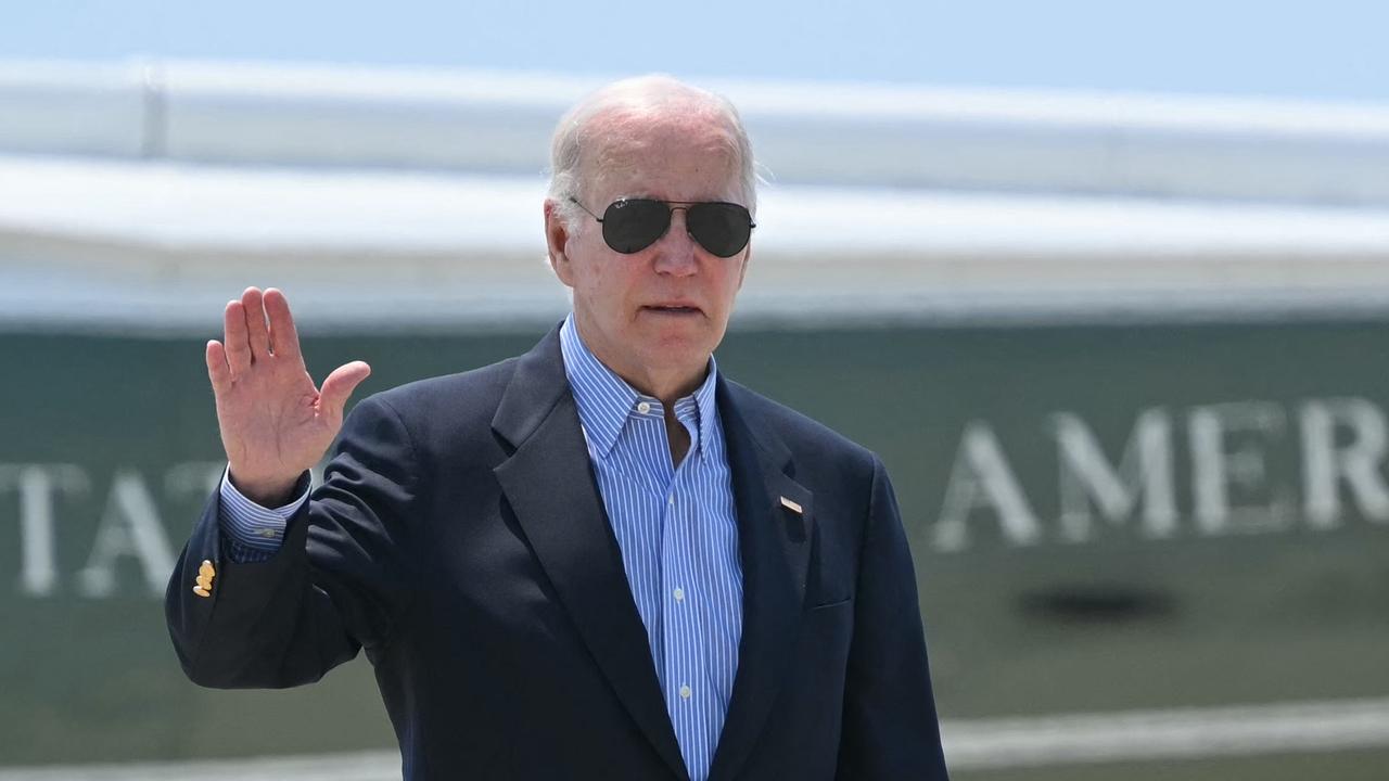 US President Joe Biden steps off Marine one to board Air Force One at Los Angeles international in California, June 16, 2024. (Photo by Mandel NGAN / AFP)