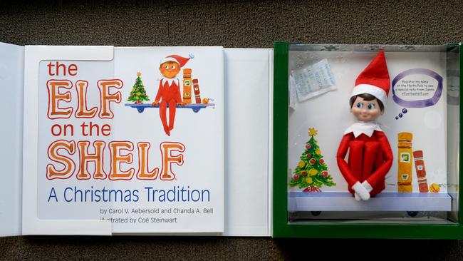  The Elf on the Shelf: A Christmas Tradition : Chanda A. Bell,  Carol V. Aebersold, Coe Steinwart: Everything Else