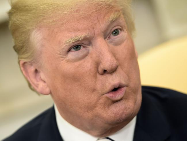 US President Donald Trump speaks to the media in the Oval Office at the White House in Washington, DC, on April 24, 2018. / AFP PHOTO / Brendan SMIALOWSKI