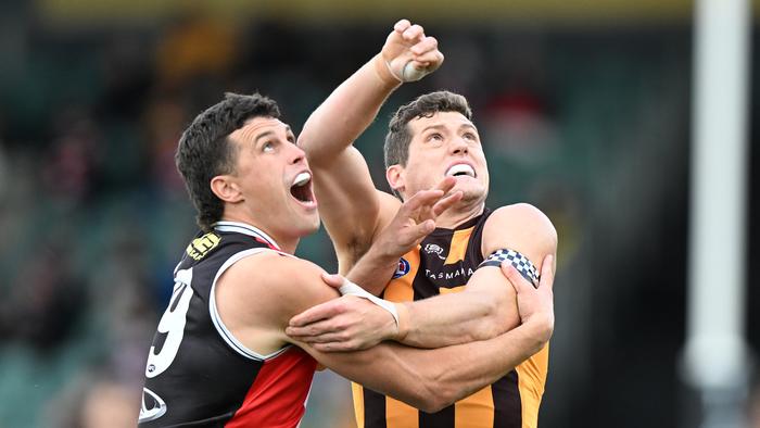 LAUNCESTON, AUSTRALIA - MAY 11: Jack Steele of the Saints and Lloyd Meek of the Hawks competes for the ball and during the round nine AFL match between match between Hawthorn Hawks and St Kilda Saints at  University of Tasmania Stadium, on May 11, 2024, in Launceston, Australia. (Photo by Steve Bell/Getty Images)