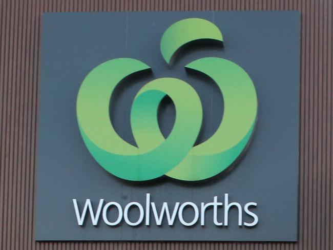 Woolworths opens it doors at Kew in Melbourne from 7am to 8am for the elderly to do their shopping. Tuesday, March 17, 2020. The store allows the elderly to get in before the rush to do their shopping to avoid any crowds. (AAP Image/David Crosling) NO ARCHIVING