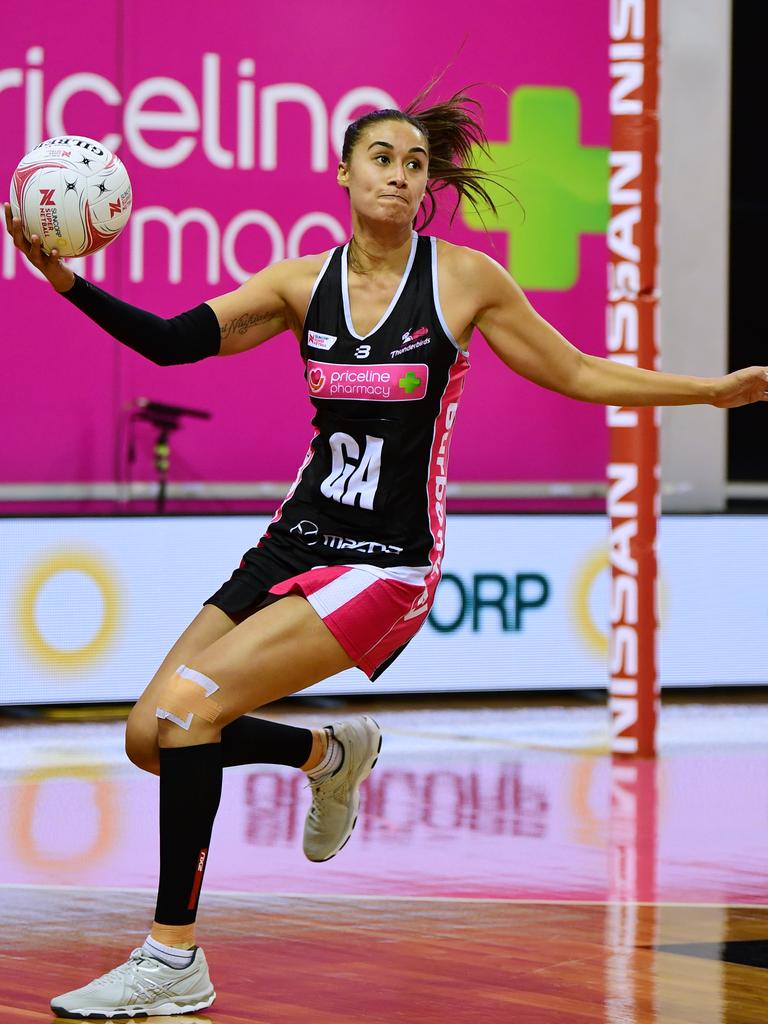 Super Netball: Thunderbirds’ Maria Folau fan support vs Swifts | The ...