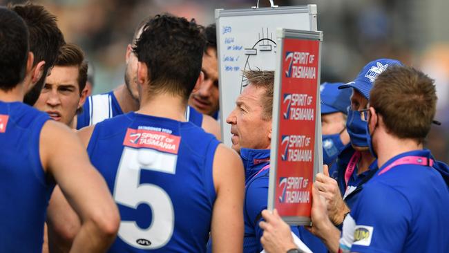 David Noble coach of the Kangaroos addresses the players during the round 20 AFL match between North Melbourne Kangaroos. (Photo by Steve Bell/AFL Photos/via Getty Images)