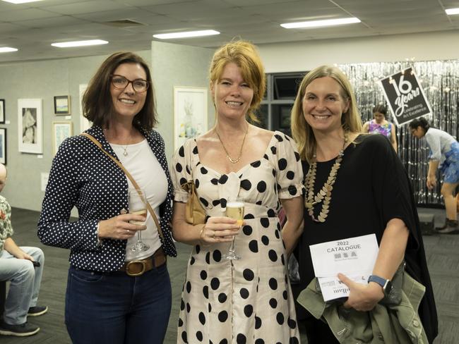 Jane McLean, Dee Finato and Lina Nolan at the Woollam Art on Show Awards 2022. Picture: Contributed