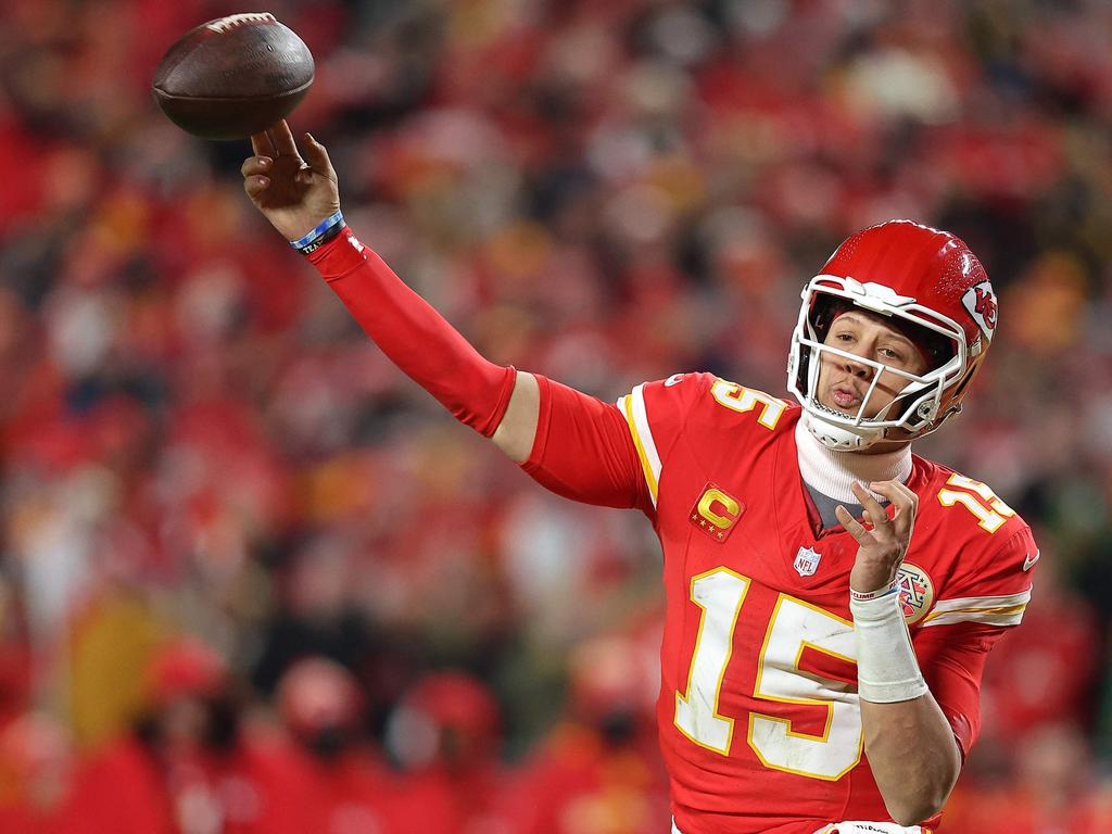 KANSAS CITY, MISSOURI - JANUARY 26: Patrick Mahomes #15 of the Kansas City Chiefs throws the ball during the second quarter against the Buffalo Bills in the AFC Championship Game at GEHA Field at Arrowhead Stadium on January 26, 2025 in Kansas City, Missouri. David Eulitt/Getty Images/AFP (Photo by David Eulitt / GETTY IMAGES NORTH AMERICA / Getty Images via AFP)