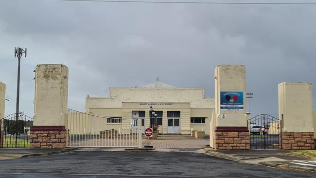 The entrance to the showgrounds.