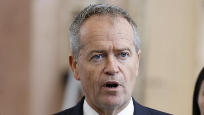 Leader of the Opposition Bill Shorten speaks to the media during a visit to Holmesglen TAFE in Melbourne, Wednesday, March 27, 2019. (AAP Image/Erik Anderson) NO ARCHIVING