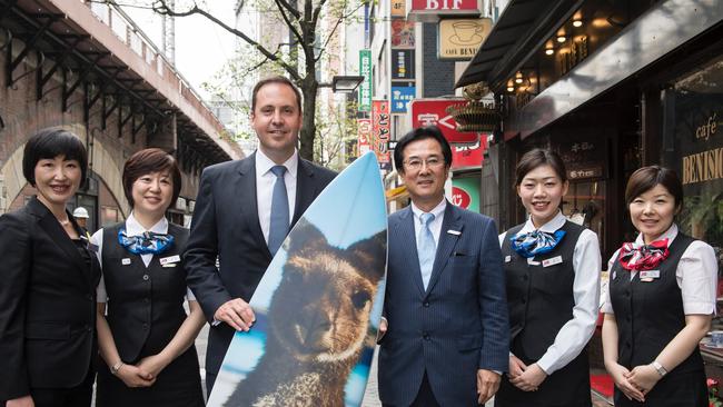 Federal Tourism Minister Steve Ciobo with Hiroski Ikeda, President of Japan Travel Bureau (JTB) Metropolitan Corp, and JTB travel agents: “Japan’s love affair with the Gold Coast is back on.”