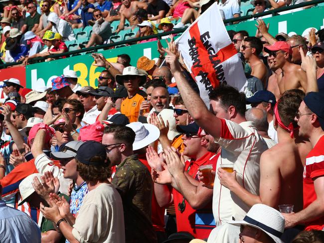 Barmy Army at Day 2, 5th Ashes Test at the SCG, Sydney, January 5, 2018. Photo by Damian Shaw