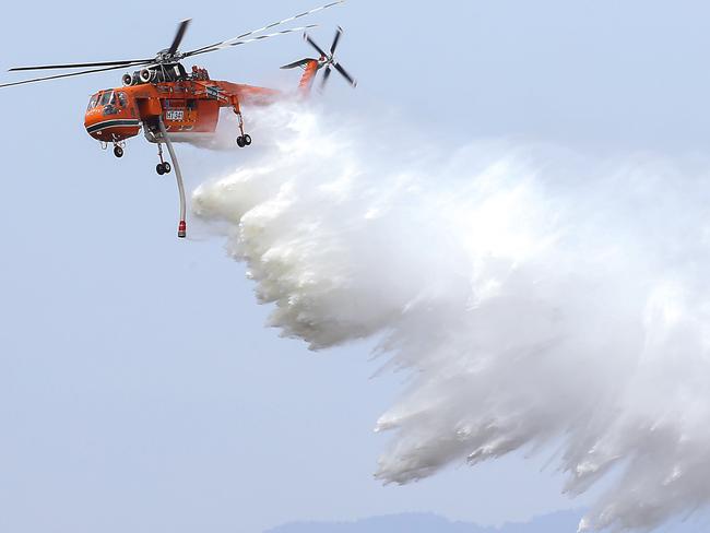 Plenty Gorge Fire.An Air-Crane helicopter drops water over a fire in Plenty Gorge Mill Park opposite Jubilee Crescent Mill Park. Picture : Ian Currie