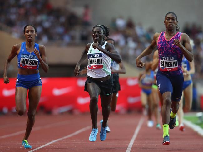 Caster Semenya was untroubled in claiming victory in the 800m in Monaco.