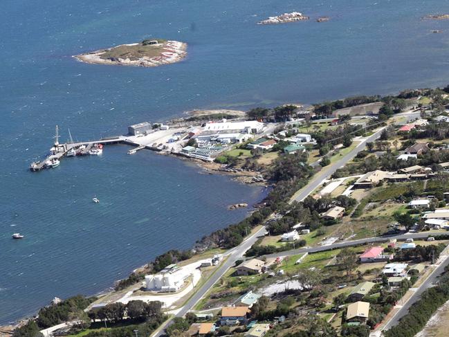 Cape Barren Island Aboriginal handback, Lady Barron on Flinders Island