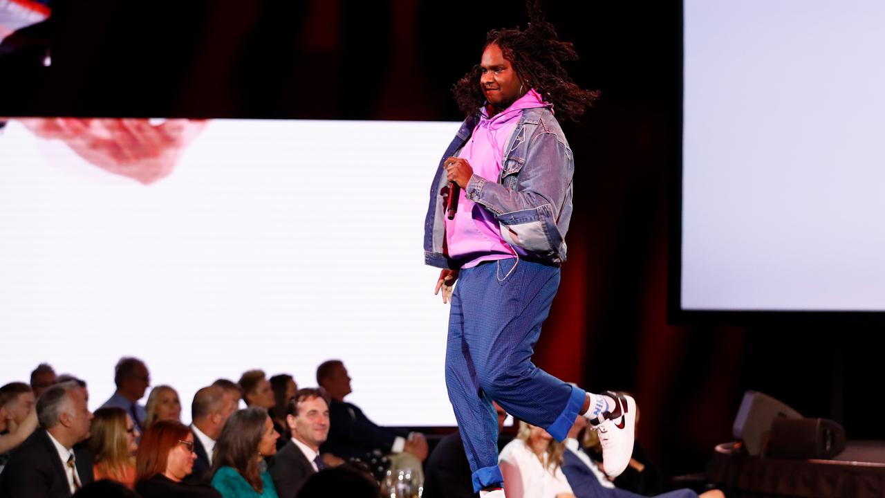 Baker Boy precedentemente eseguito durante il 2020 AFL stagione Lancio al Melbourne Museum. Foto di Daniel Pockett / AFL Photos via Getty Images