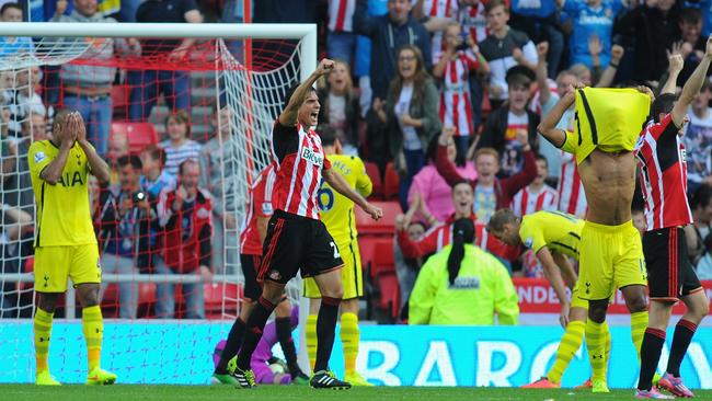 SUNDERLAND, ENGLAND - SEPTEMBER 13: Spurs players react after player Harry Kane (hands on knees) scores the own goal for the second Sunderland goal during the Barclays Premier League match between Sunderland and Tottenham Hotspur at Stadium of Light on September 13, 2014 in Sunderland, England. (Photo by Stu Forster/Getty Images)