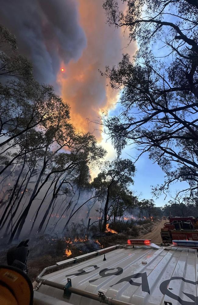 People were warned that the fires were spreading quickly on Sunday night. Picture: Facebook / Kerang Fire Brigade