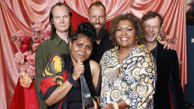 Jinaya Roach and Auntie Ruby Hunter pose with the ARIA Award for Best Independent Release awarded to Archie Roach. Picture: Getty Images