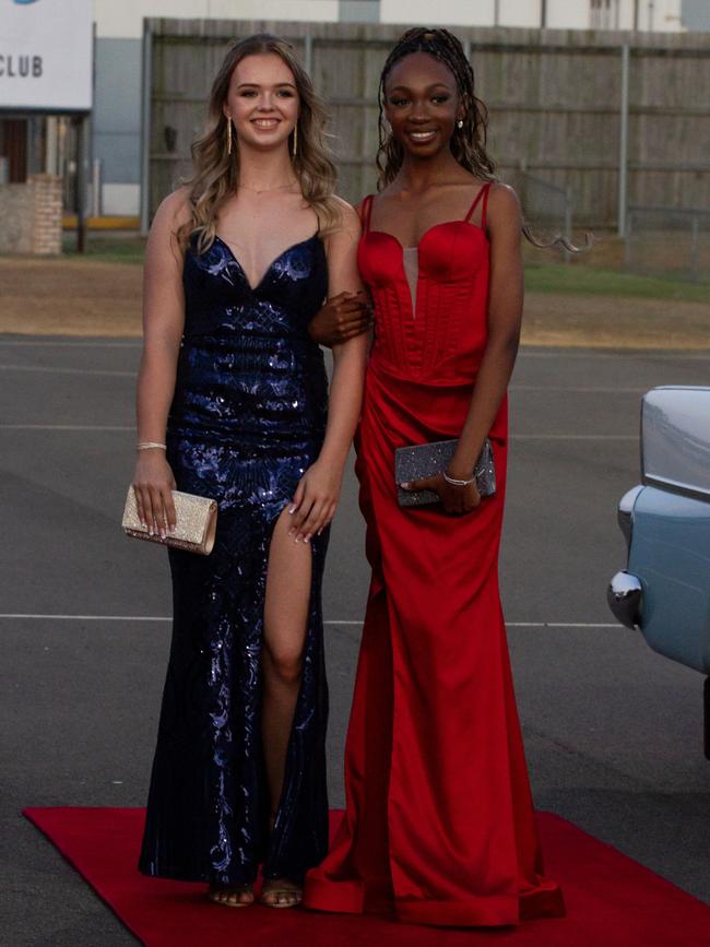 Rumbi Mutatiri and Sophie Best at the 2023 St Lukes Anglican College formal.