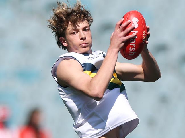 MELBOURNE, AUSTRALIA - SEPTEMBER 28: Liam Hetherton of Team Sloane marks the ball  during the Marsh AFL National Futures Boys match between Team Heppell and Team Sloane at Melbourne Cricket Ground, on September 28, 2024, in Melbourne, Australia. (Photo by Daniel Pockett/AFL Photos/via Getty Images)