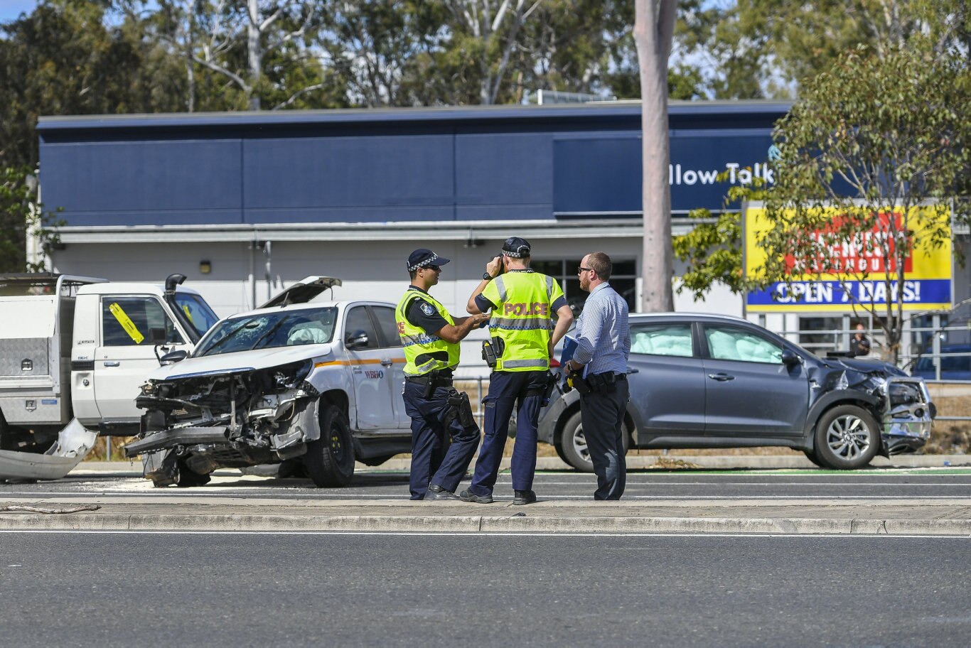 An incident occured on the corner of Dawson Highway and Aerodrome Road at around midday after an escaped prisoner allegedly attempted to flee from police.