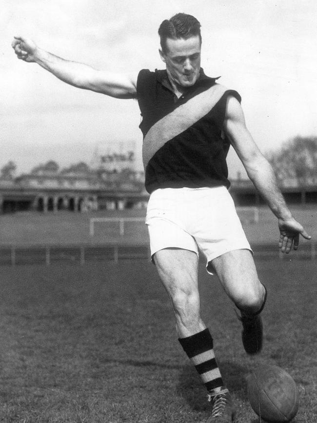 Jim Deane shows off his trademark stab kick with Richmond in 1955.