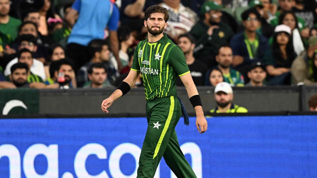 Shaheen Shah Afridi had to go off injured. (Photo by WILLIAM WEST / AFP)