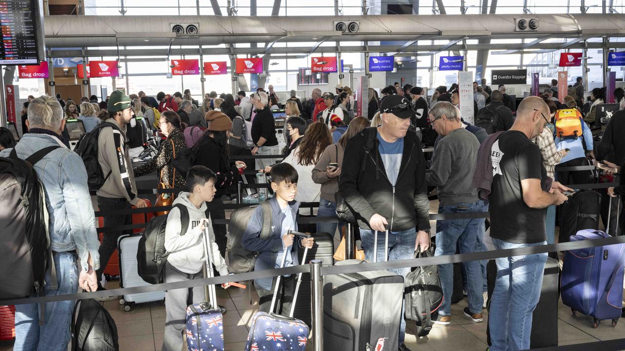 Qantas is working with passengers to ensure they get to their destination. Picture:NCA NewsWire, Monique Harmer