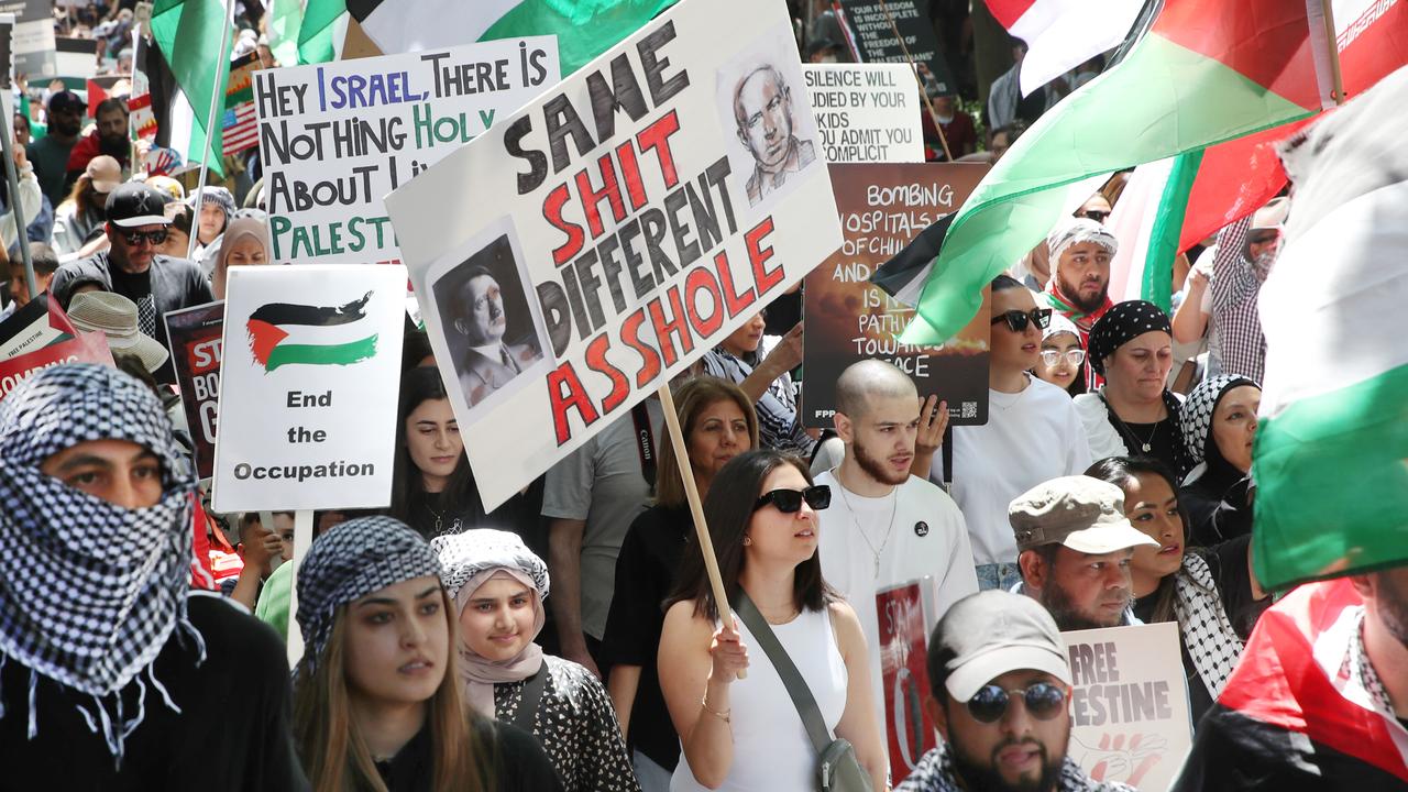 MELBOURNE, AUSTRALIA – NewsWire Photos, NOVEMBER 19, 2023. A pro Palestine rally in Melbourne CBD. Sunday, NOVEMBER 19, 2023. Picture: NCA NewsWire / David Crosling,