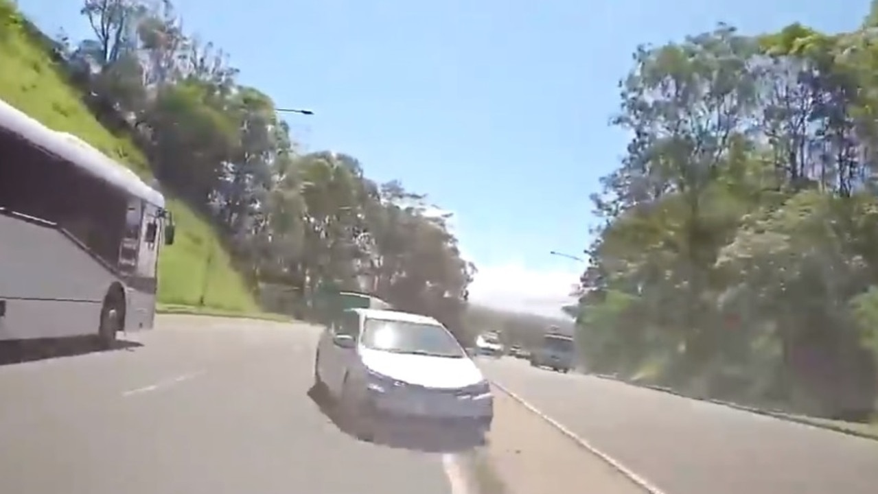 Gold Coast Hwy Dash Cam Shows Terrifying Head On Crash Gold Coast