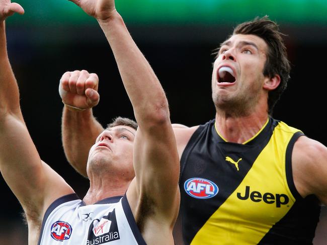 MELBOURNE, AUSTRALIA - JULY 23:  Alex Rance of the Tigers spoils Jonathon Patton of the Giants during the round 18 AFL match between the Richmond Tigers and the Greater Western Sydney Giants at Melbourne Cricket Ground on July 23, 2017 in Melbourne, Australia.  (Photo by Michael Dodge/Getty Images)