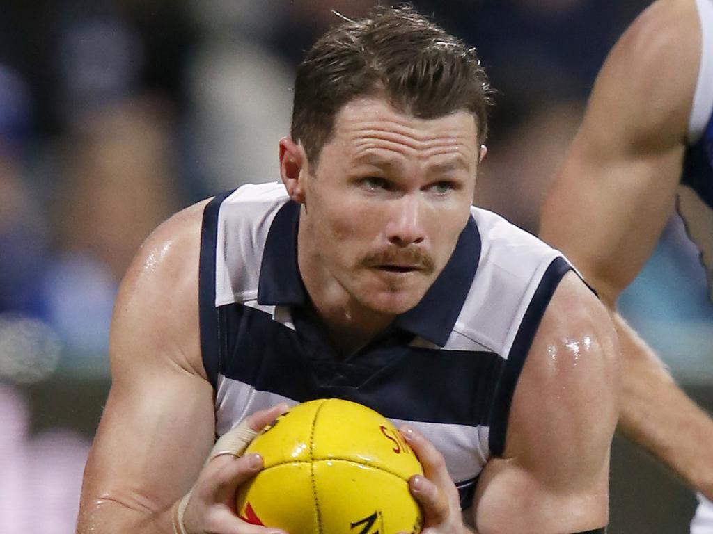 GEELONG, AUSTRALIA - AUGUST 10: Patrick Dangerfield of the Cats gathers the ball during the round 21 AFL match between the Geelong Cats and the North Melbourne Kangaroos at GMHBA Stadium on August 10, 2019 in Geelong, Australia. (Photo by Darrian Traynor/Getty Images)