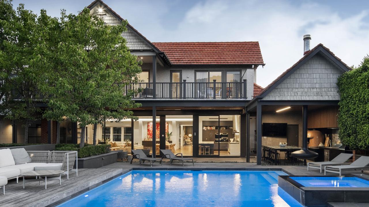 Construction boss and horseracing bigwig Vin Sammartino sold this six-bedroom house.