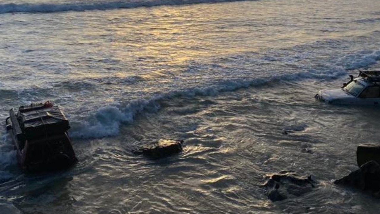 Cars stuck in ocean. Picture – Facebook/Ice Man.