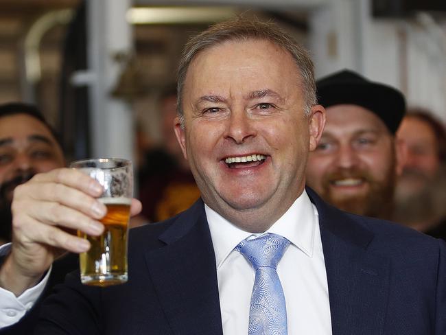 Anthony Albanese would comfortably defeat the Turnbull government in crucial by-elections.