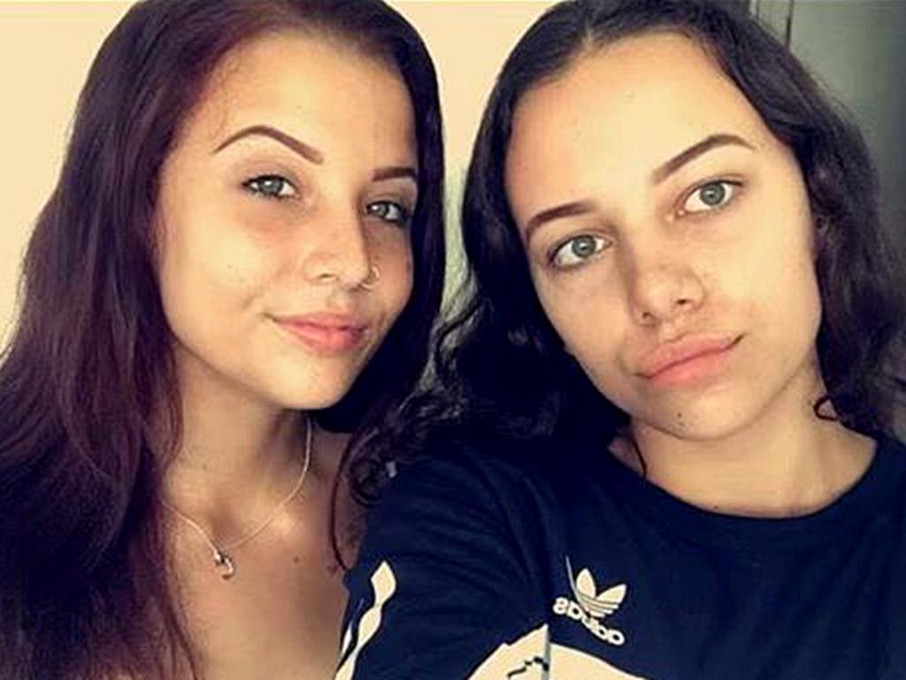 Chloe Jade Mason (left) and sister Danni.