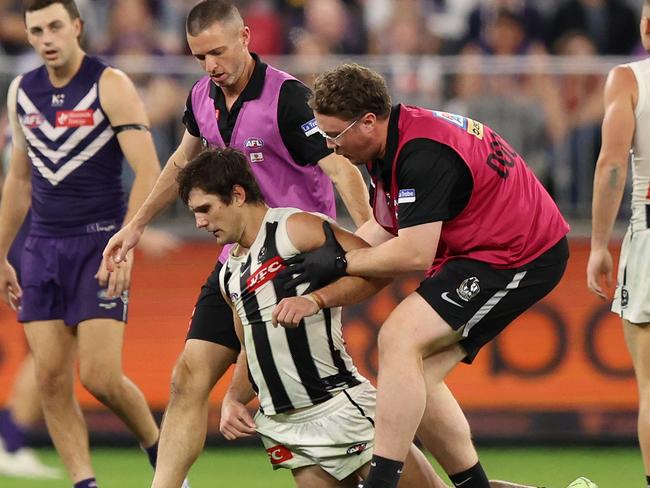 PERTH, AUSTRALIA - MAY 08: Lachie Schultz of the Magpies leaves the field injured during the 2025 AFL Round 09 match between the Fremantle Dockers and the Collingwood Magpies at Optus Stadium on May 8, 2025 in Perth, Australia. (Photo by Janelle St Pierre/AFL Photos via Getty Images)