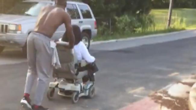 Kind Stranger Pushes Woman Home After Her Electric Wheelchair Breaks Down