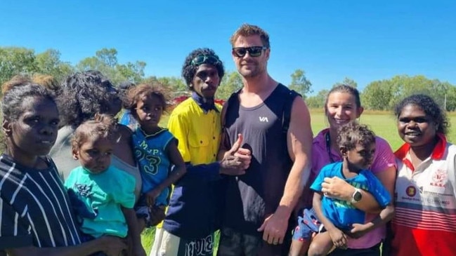 Thor megastar Chris Hemsworth with locals in Bulman, Northern Territory. Picture: Wugularr School