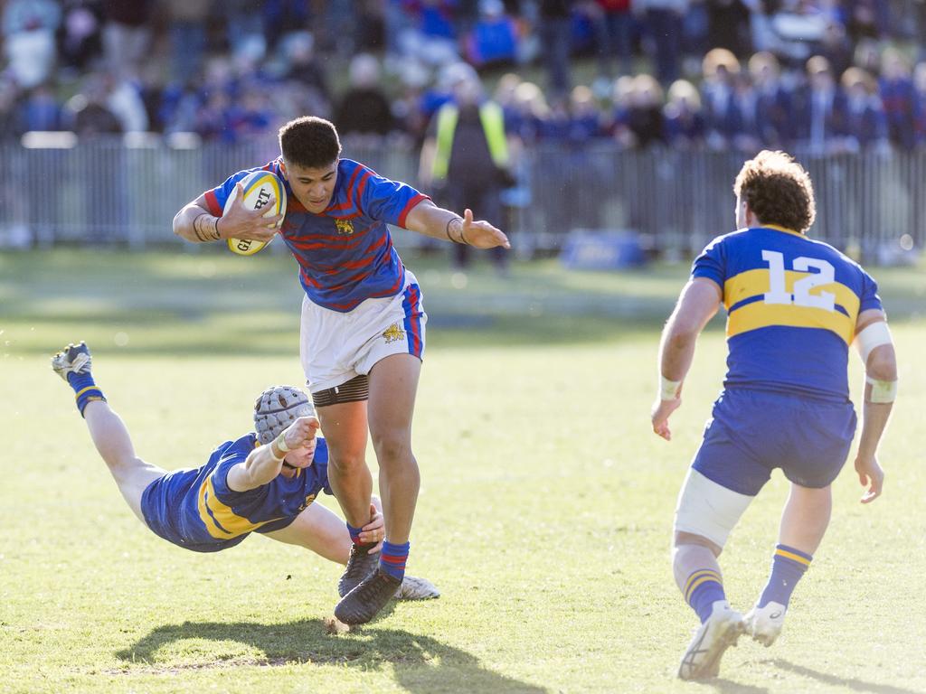 Jaycriyzel Patelesio-Faamausili of Downlands evades a tackle.